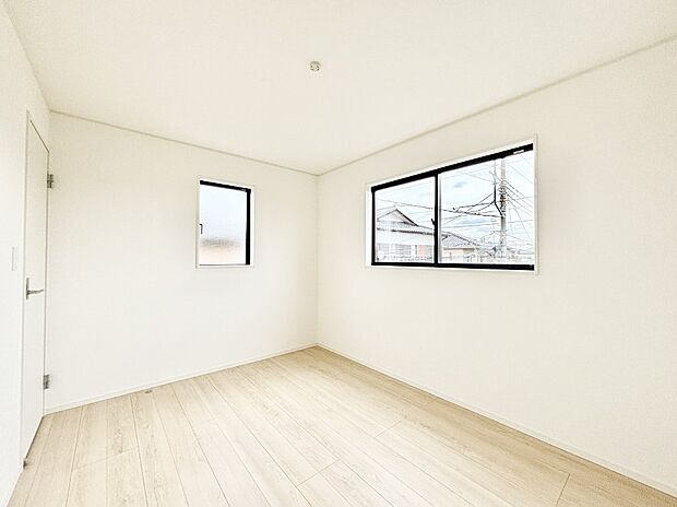 窓からのやさしい光が心地よいプライベートルーム