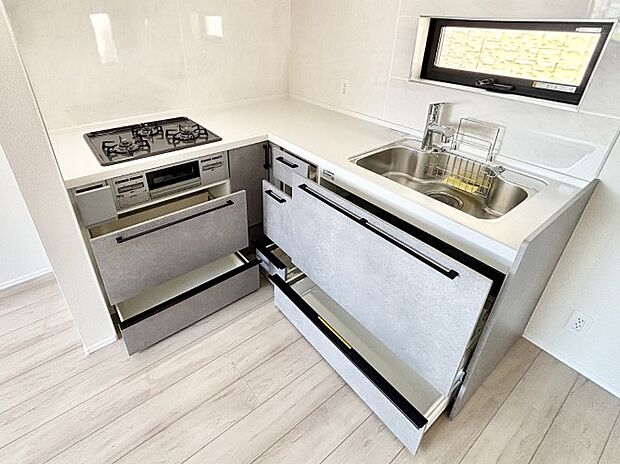 使いやすさを優先したスライド式収納タイプ！