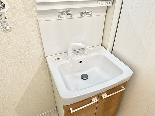 ハンドシャワー付き！使いやすい洗面台。