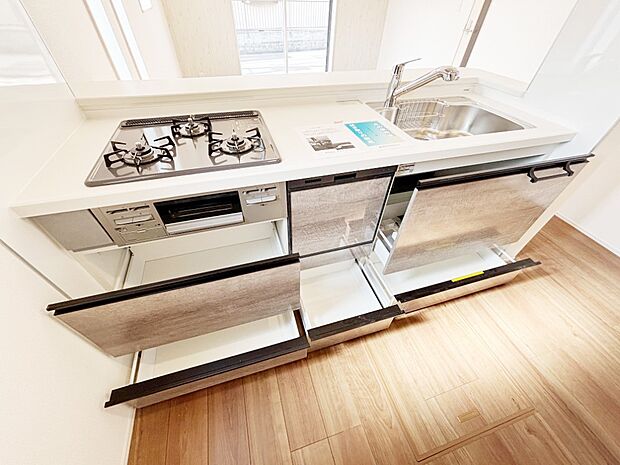 使いやすさを優先したスライド式収納タイプ!