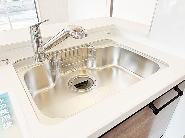 いつでも清潔なおいしいお水を。一つの水栓で水道水と浄水を使い分け。