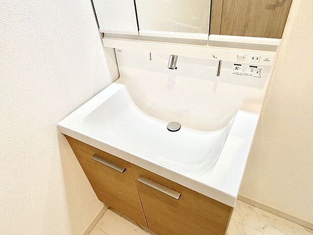 ハンドシャワー付き!使いやすい洗面台。