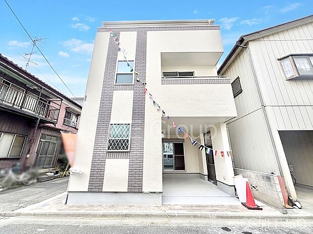 洗練された外観、上質な住空間が広がる室内は永く安心して過ごせる住居です。