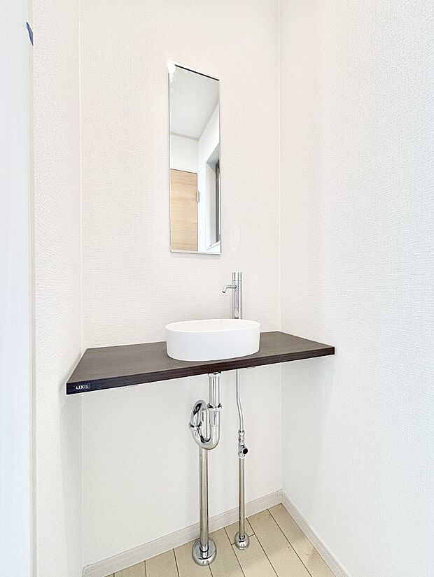 2階にセカンド洗面台を設けました。こまめに手洗いが可能です。
