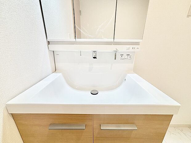 ハンドシャワー付き!使いやすい洗面台。
