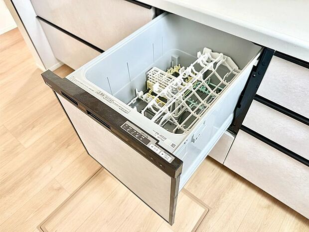 面倒なお片づけは食洗機にお任せ！家事の負担が減って、時間にも気持ちにもゆとりができます。