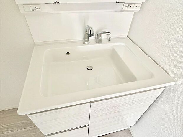 ハンドシャワー付き!使いやすい洗面台。