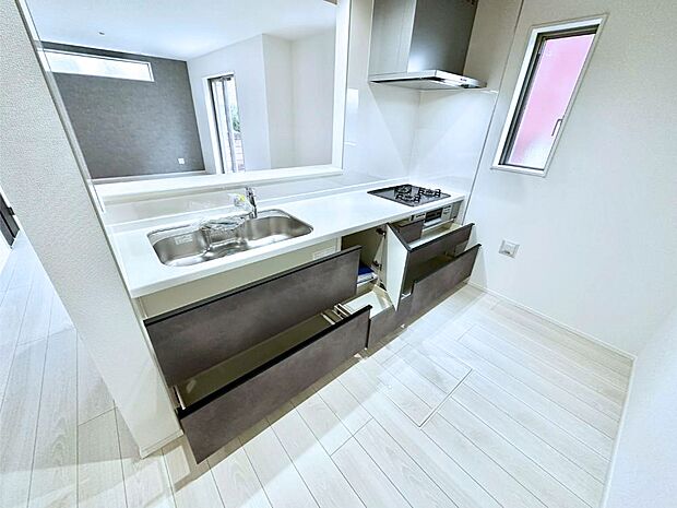 使いやすさを優先したスライド式収納タイプ！