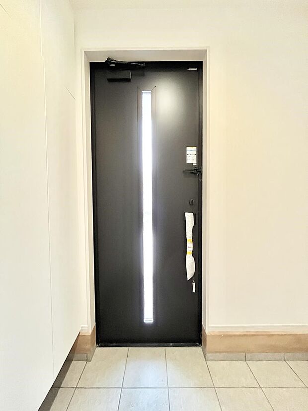 明るい玄関はお客様をお出迎えするのにぴったりです！ 