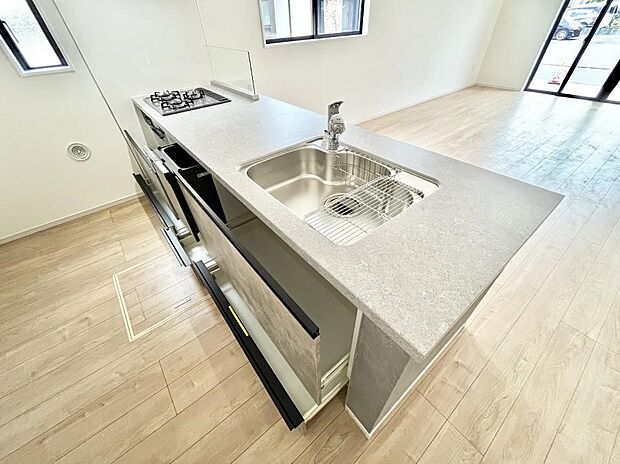 使いやすさを優先したスライド式収納タイプ！