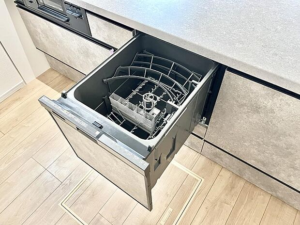 面倒なお片づけは食洗機にお任せ！家事の負担が減って、時間にも気持ちにもゆとりができます。