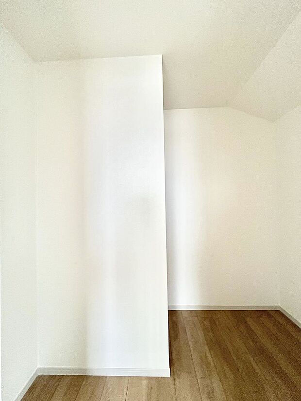 ウォークインクローゼット付きで生活空間を広く利用できます。