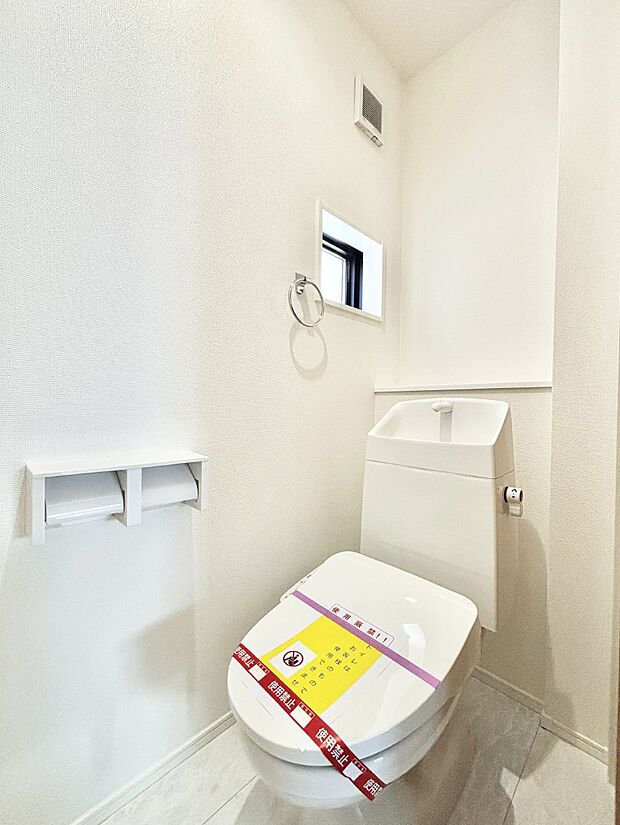 トイレは安心の2箇所！朝のバタバタも一安心です。 