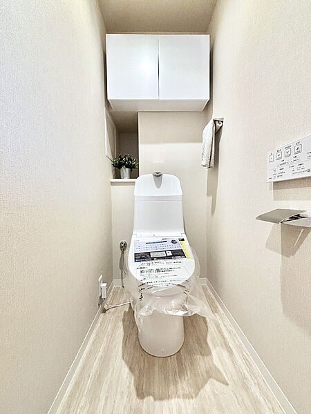 明るく清潔感のあるトイレです。