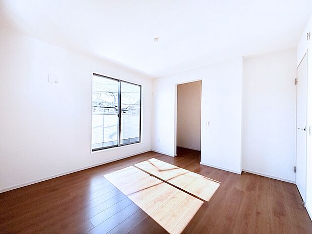 ウォークインクローゼットがあるお部屋。季節ごとの入れ替えも不要で便利です!