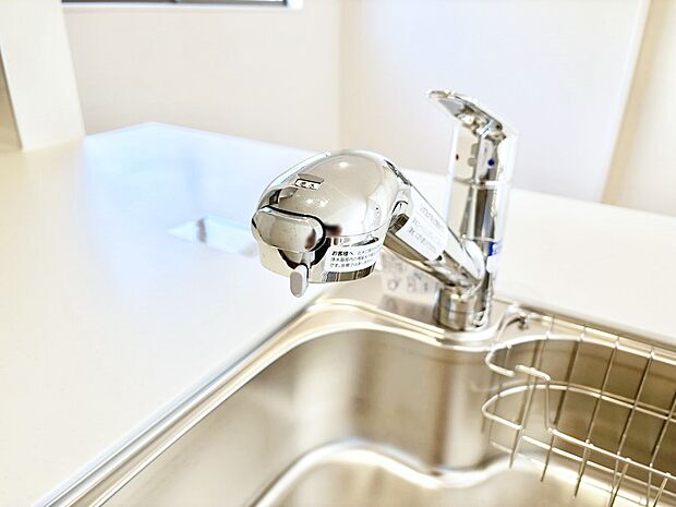 いつでも清潔なおいしいお水を。一つの水栓で水道水と浄水を使い分け。