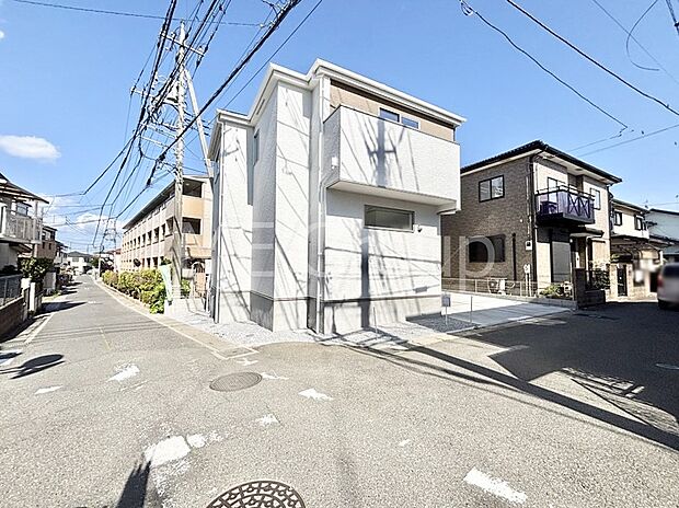 角地なので日当たりも良く、お家が堂々として見えます。