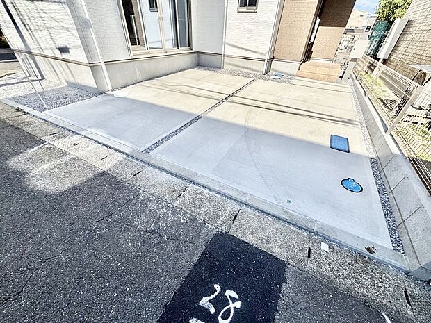 駐車2台可能!急なお客様の駐車に。また、ご家族の自転車スペースとしても大活躍。