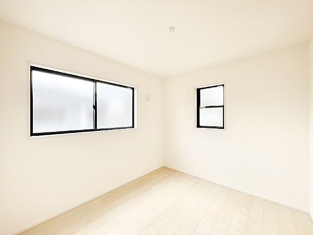 使いやすい形でベットや家具の置き方にも困ることもありません。