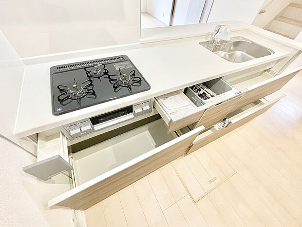 使いやすさを優先したスライド式収納タイプ!