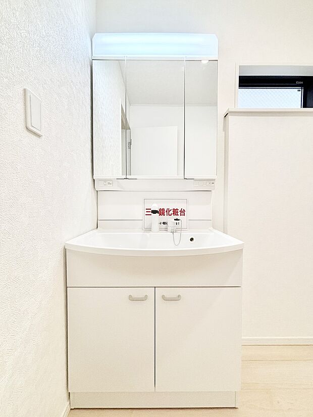 収納力と機能性に優れた洗面化粧台