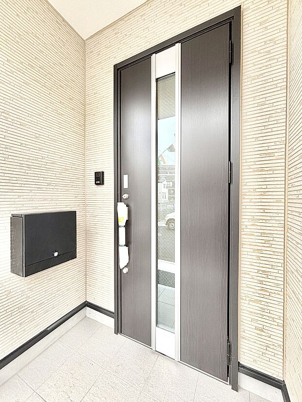 大切な家族、来客を出迎える玄関。