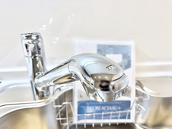 いつでも清潔なおいしいお水を。一つの水栓で水道水と浄水を使い分け。