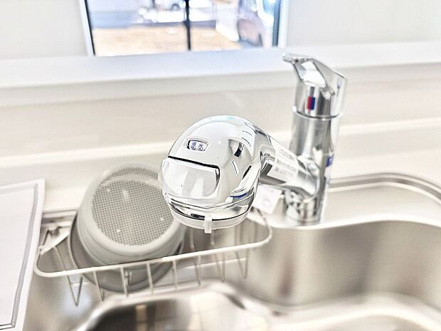 いつでも清潔なおいしいお水を。一つの水栓で水道水と浄水を使い分け。