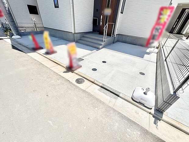 駐車2台可能!急なお客様の駐車に。また、ご家族の自転車スペースとしても大活躍。