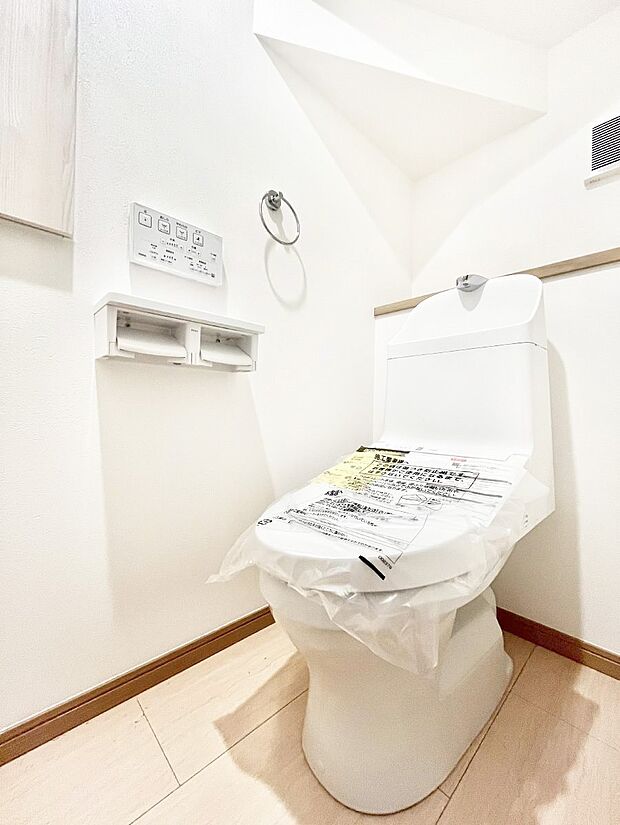 明るく清潔感のあるトイレです。 