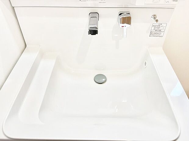 ハンドシャワー付き!使いやすい洗面台。