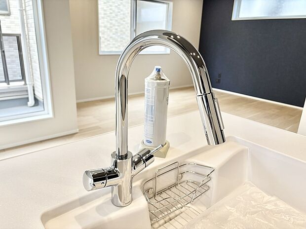浄水器一体型のキッチンで洗い物用・料理用と切り替え簡単!キッチンワークをより快適にします!