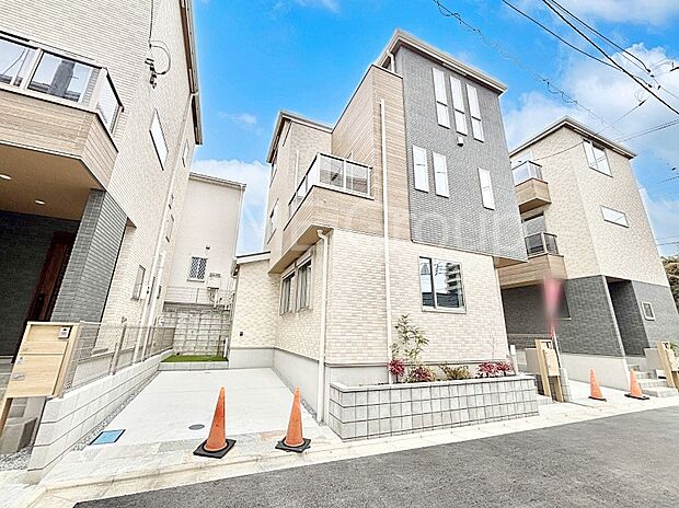 洗練された外観、上質な住空間が広がる室内は永く安心して過ごせる住居です。