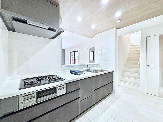 毎日使うキッチンだから、使いやすさ&お手入れのしやすさにこだわりました。