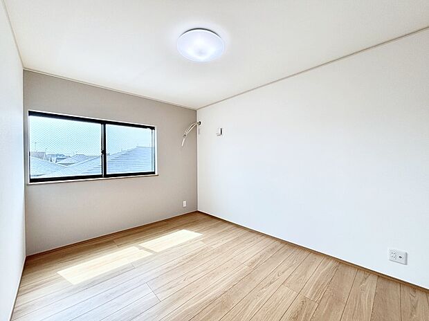 使いやすい形でベットや家具の置き方にも困ることもありません。