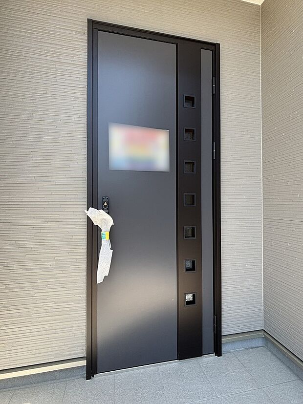 大切な家族、来客を出迎える玄関。