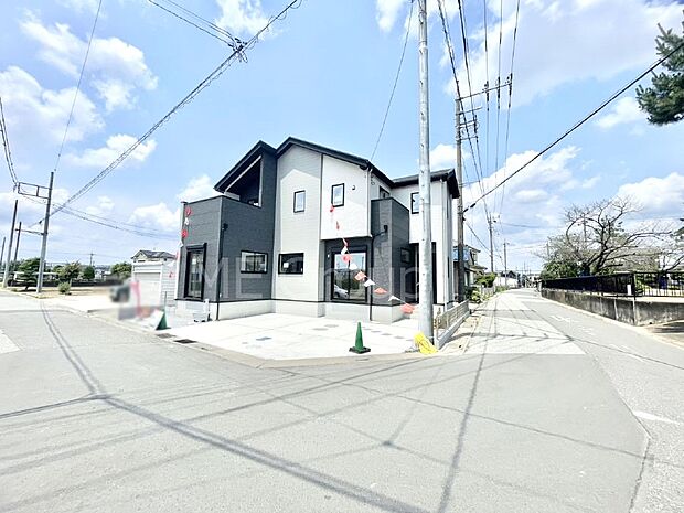 前面道路はきちんと整備されています  