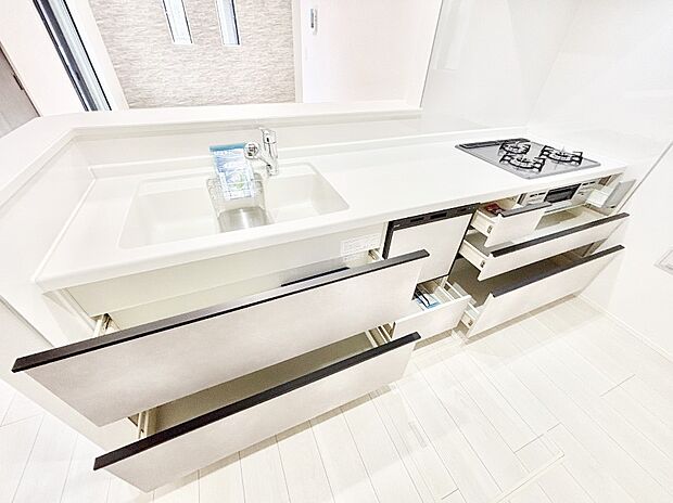 使いやすさを優先したスライド式収納タイプ!