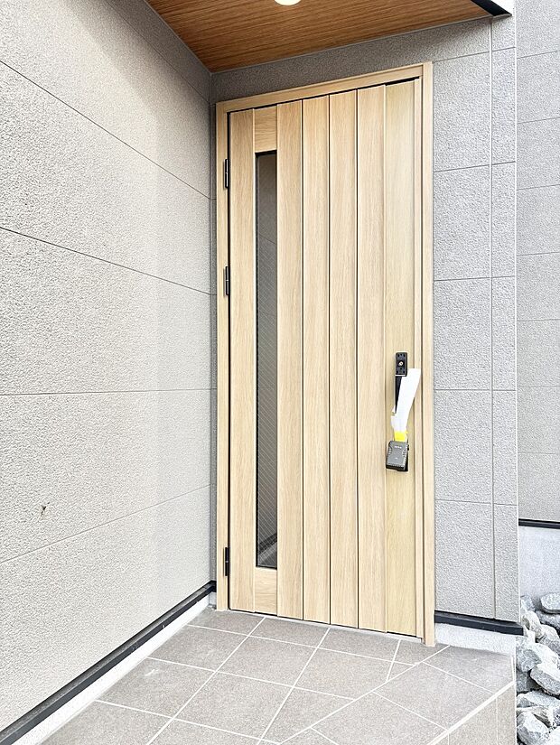 住まいの顔を演出する、玄関ドア。 