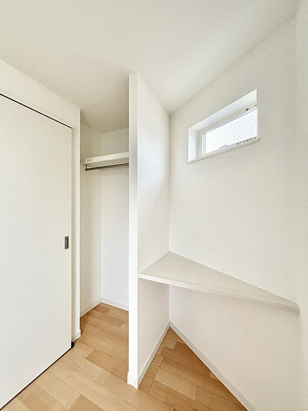 湿気がこもりにくく、衣類を取り出しやすいオープンクローゼット。