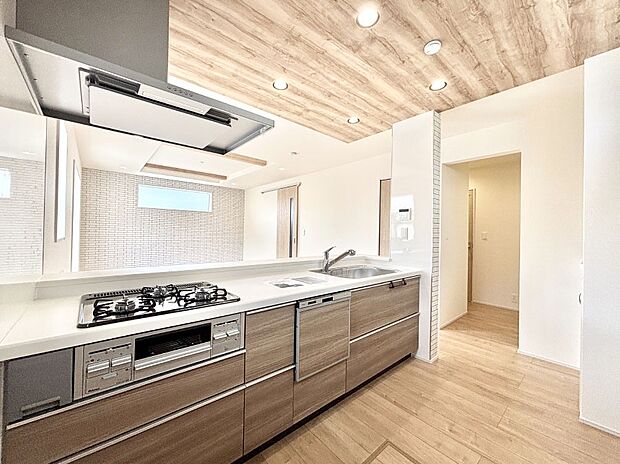 料理をしながらでもご家族との会話を楽しめる対面キッチン