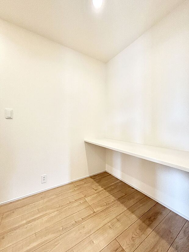 キッチンにはパントリー!食材のストックはもちろん、日用品の収納など使い方はいろいろ!