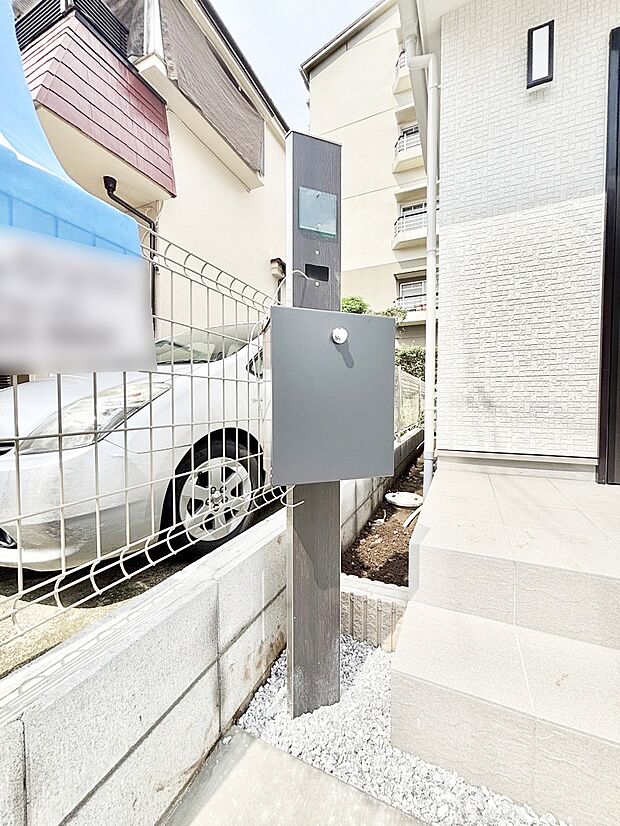 シンプルなデザインのポスト