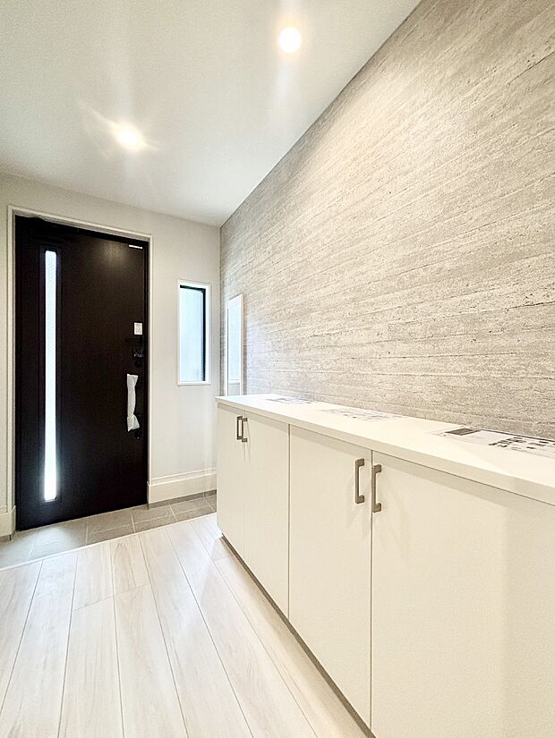 飾り棚を利用して、お越しいただくお客様をおもてなしできます。