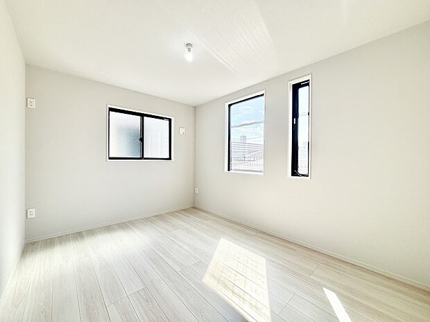 窓からのやさしい光が心地よいプライベートルーム