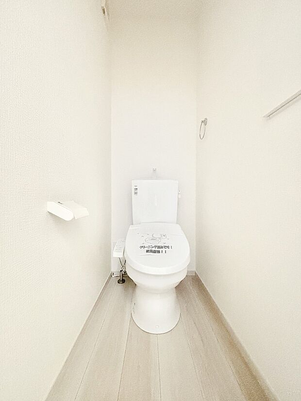 白を基調とした清潔感のある落ち着ける空間