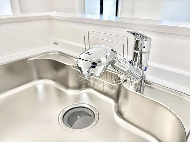 いつでも清潔なおいしいお水を。一つの水栓で水道水と浄水を使い分け。