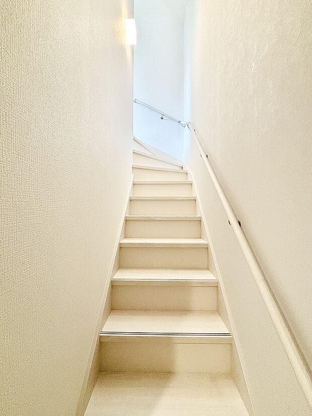 安全性を考慮し階段には手すりを設置しています　