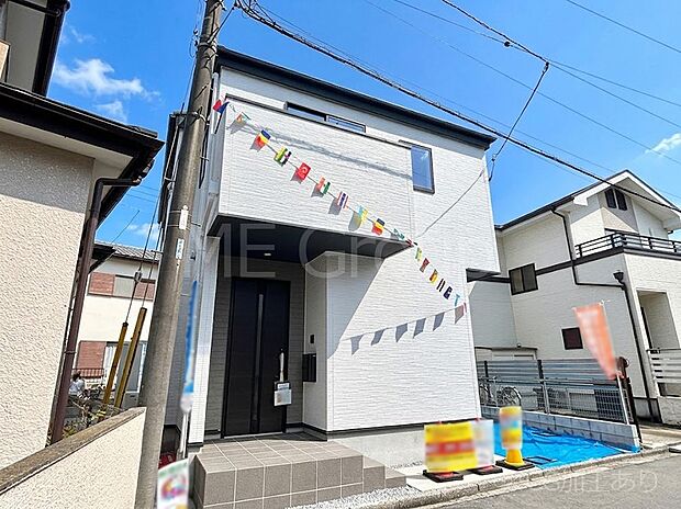 たっぷりの陽光と開放感に包まれる明るい住まい。 