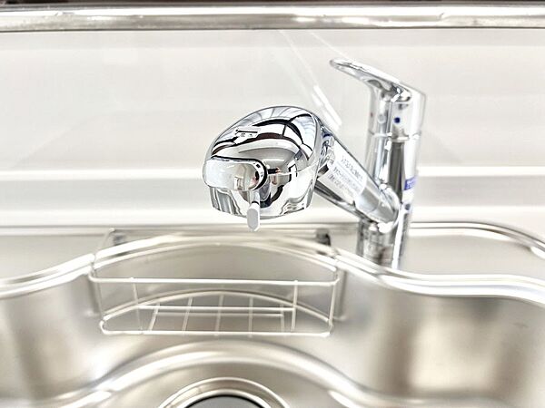 いつでも清潔なおいしいお水を。一つの水栓で水道水と浄水を使い分け。